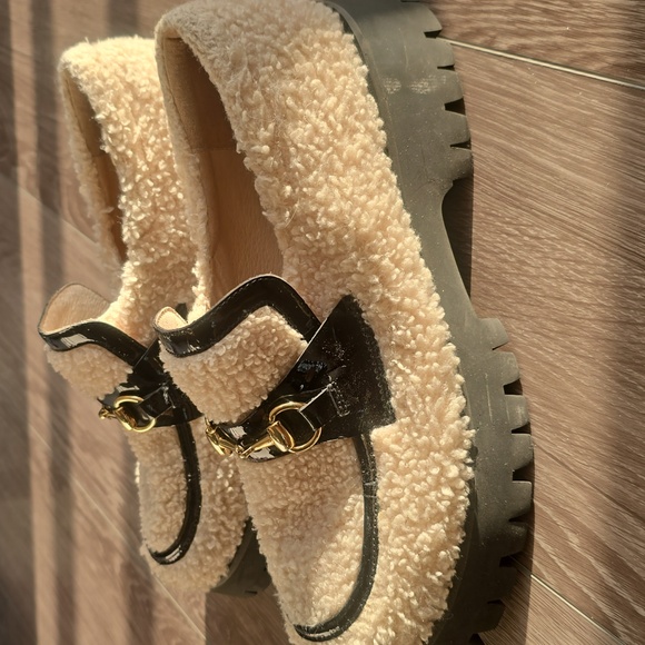 Raye Sven Loafers REVOLVE Shearling Colorblock Cream Black Gold Hardware  Size 9 - Picture 7 of 9